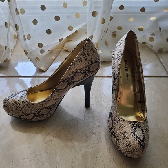 NWOT Bamboo Snakeskin Heels - Picture 2 of 4